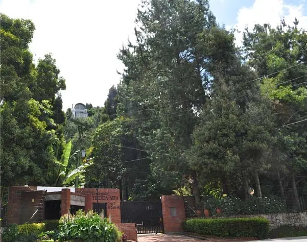 Acceso al condominio Terraza Alta